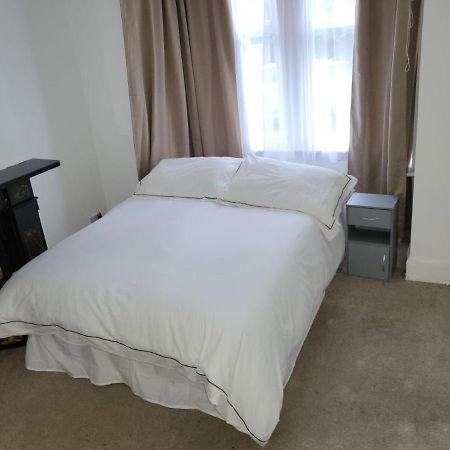 Affordable Rooms In Gillingham ジリンガム エクステリア 写真