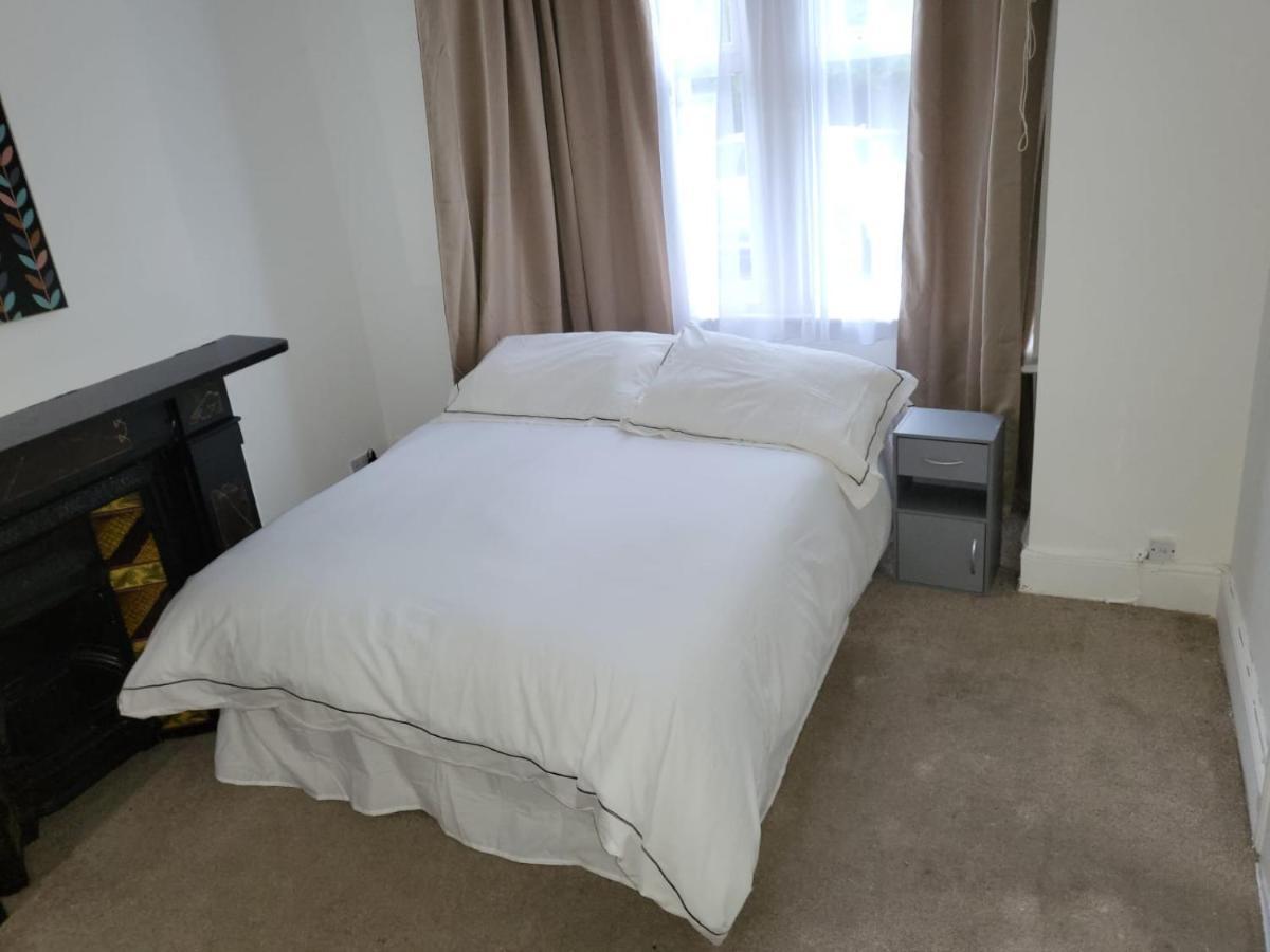 Affordable Rooms In Gillingham ジリンガム エクステリア 写真