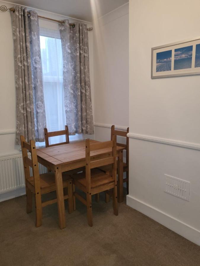 Affordable Rooms In Gillingham ジリンガム エクステリア 写真